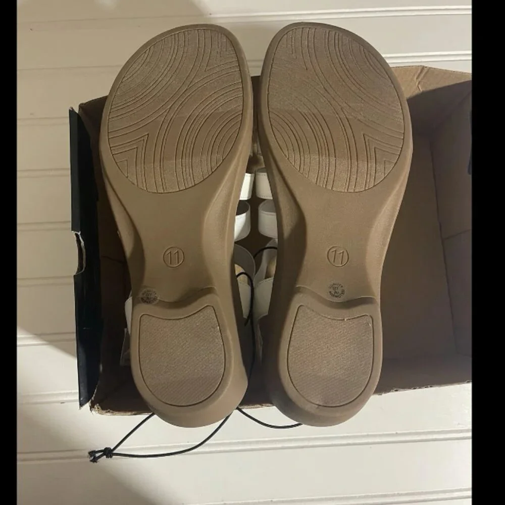 east 5th Ister Women’s Heeled Sandals White Sz 11 M MSRP $60 - Picture 11 of 12